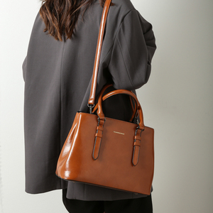 <span class=keywords><strong>Sac</strong></span> à bandoulière en cuir huilé grande capacité pour <span class=keywords><strong>femme</strong></span>, <span class=keywords><strong>sac</strong></span> fourre-tout multi-positions avec logo personnalisé pour les commandes en gros - Product Image 6