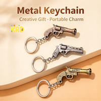 Porte-clés en métal modèle petit canon western et petit pistolet R45, pendentif jouet pistolet vintage exquis, décoration de sac à dos tendance, cadeau