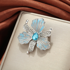 Flower Brooch Zinc Alloy Claw Setting Women's Party Accessory - Product Image 2