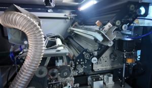 Machine de reliure automatique haute vitesse pour albums et livres photo de mariage avec options de colle chaude et de couverture rigide à plat - Product Image 6