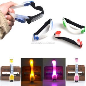 مع إغلاق عصا و 2 * CR2032 بطاريات مثبتة تحسين الرؤية سيليكون وامض السلامة أدى ضوء متابعة شارات - Product Image 5