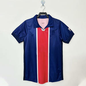 Футболка из высококачественного полиэстера, классический стиль, индивидуальный дизайн, винтажная футбольная форма 1998-99, ретро-футболка. - Product Image 1