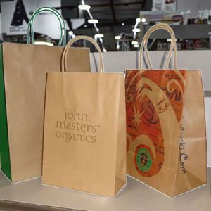Bolsas de Compra de Papel Kraft de Lujo Ecológicas Personalizadas, Accesorios Reciclados, Impresión de Logotipo Personalizado para Ropa y Velas - Product Image 5