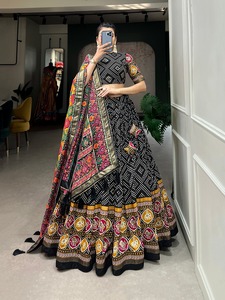 Seda impressa requintada Lehenga Choli Patola & <span class=keywords><strong>Foil</strong></span> Print Elegância tradicional - Product Image 2