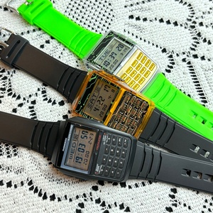 Reloj Deportivo Luminoso Cuadrado Pequeño Verde para Estudiantes, Venta al por Mayor de Fábrica, Reloj Retro Multifuncional con Calculadora, Agenda y Teléfono - Product Image 4
