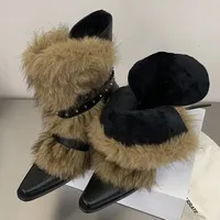 Nouvelles Bottes Western Punk pour Femme à Bout Pointu et Talon Carré, avec Boucle de Ceinture à Rivets et Détails en Fourrure, Collection Automne Hiver