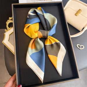 Écharpe en satin à imprimé cheval pour femme, style équestre, carrée, motif cheval abstrait, toucher <span class=keywords><strong>soie</strong></span>, 27 pouces, OEM/ODM - Product Image 4