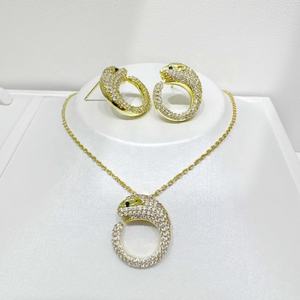 ราคาโรงงาน ชุดเครื่องประดับเงินแท้ 925 ประดับเซอร์โคเนีย แฟชั่นสำหรับผู้หญิง คุณภาพสูง ชุด 2 ชิ้น ต่างหูและสร้อยคอสุดหรู ลายสัตว์ - Product Image 4