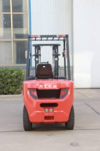 Montacargas Diésel Nuevo de 3 Toneladas con Altura de Elevación de 3.5 Toneladas, Mástil de Dos/Tres Etapas, Neumáticos Sólidos/Neumáticos, en Venta - Product Image 4