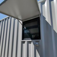 Cabine de camping préfabriquée robuste de 10 m x 3 m pour champ pétrolier, maison conteneur rigide isolée pour site de forage