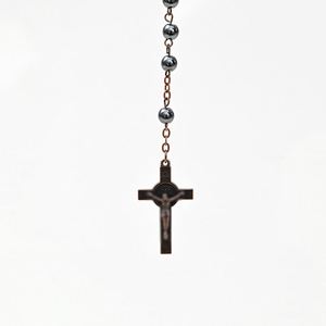 Collier croix style euro-américain, punk rock, chaîne de perles de chapelet en pierre noire, pendentif gothique sombre - Product Image 2