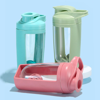 Gobelets à protéines sportives avec logo personnalisé, bouteilles de shaker anti-fuite de qualité professionnelle avec boule de mélange, vente en gros de gobelets à shaker en plastique