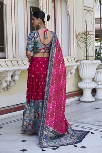 Lehenga festif brodé lourd avec chemisier élégant et vêtements de mariage indien de créateur de Dupatta Lehenga Choli pour la tenue de fête - Product Image 6