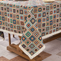 Nappe carrée florale style crochet bohème avec pompons, couverture de table rectangulaire en mélange coton-lin pour la décoration de la salle à manger à la maison