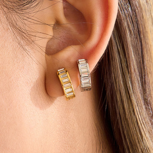 QISEN 2026 Piccoli Orecchini a Cerchio con Zirconi, Minimalisti e Scintillanti, per Donne, in Acciaio Inossidabile, <span class=keywords><strong>Gioielli</strong></span> Impermeabili per Uso Quotidiano - Product Image 2