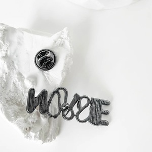 Broche de la Serie Médica: Divertidos e interesantes pines de jeringa, estetoscopio y letras. Accesorios al por mayor. - Product Image 4