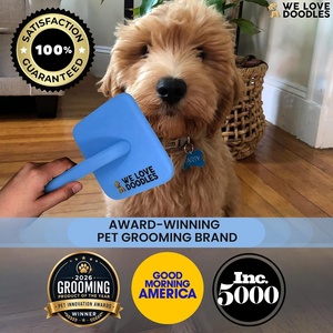 Cepillo de Madera Ergonómico de Primera Calidad con Diseño Pintado para el Cuidado de Mascotas - Product Image 1