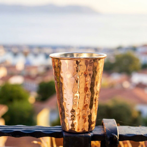 Verre à vin martelé en cuivre, fait main, écologique, capacité 301-400 ml, design moderne, sans BPA, compatible lave-vaisselle et micro-ondes, unisexe - Product Image 1