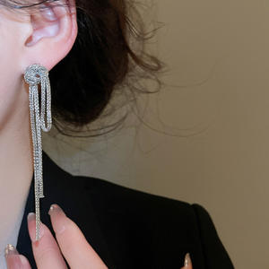 Boucles d'oreilles de luxe élégantes pour femmes, pour soirée, mariage, bijoux, chaîne nouée, longues, à pampilles - Product Image 5