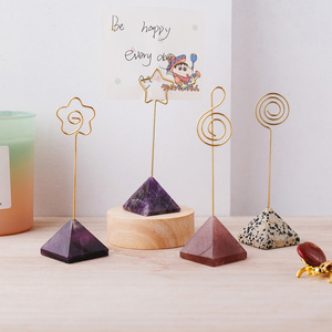 Portafotos de Cristal Natural en Forma de Pirámide, Clip para Notas con Piedra Curativa y Alambre Metálico para Decoración de Escritorio y Organización de Oficina, Venta al Por Mayor - Product Image 6