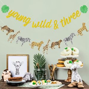 Dschungel-Dekorationen zum 3. Geburtstag: „Young Wild and Three“-Banner und Girlande mit Safari-Tiermotiven für Jungen oder Mädchen - Product Image 6