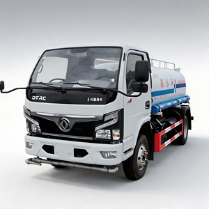 Camion-citerne à eau diesel Dongfeng 4x2 5CBM avec buses de pulvérisation multiples pour le nettoyage des routes - Product Image 1