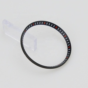 Montre classique SKX007 noire avec index et lunette de couleur or rouge, jaune, bleu, orange - Product Image 6