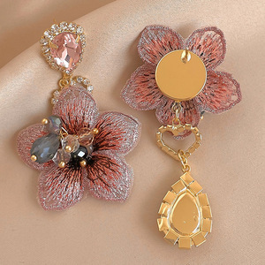 Pendientes de Perlas en Forma de C con Diseño de Gota de Aceite Vintage, Elegantes Pendientes de Acero Inoxidable con Baño de Oro de 18K PVD Estilo Palacio - Product Image 6