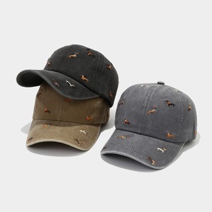 Gorra de béisbol de lujo de terciopelo lavado, estilo étnico, europeo y <span class=keywords><strong>americano</strong></span>, transfronteriza, con diseño de perro pequeño totalmente bordado y visera. - Product Image 3