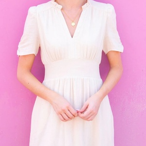 ชุดเดรสผ้าฝ้ายลินินทรงเอ สไตล์ลำลอง คอวี แขนสั้น แต่งระบายเก๋ๆ ความยาวปานกลาง สำหรับผู้หญิง - Product Image 4