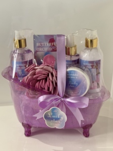 Ensemble de <span class=keywords><strong>bain</strong></span> spa à la lavande hydratant, nourrissant et biologique pour femmes, comprenant une lotion pour le corps, un gel <span class=keywords><strong>douche</strong></span>, des sels de <span class=keywords><strong>bain</strong></span> - Cadeau pour maman - Product Image 1