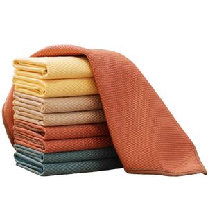 Chiffon de nettoyage en microfibre personnalisé pour enlever les taches sur le verre et les surfaces multiples - Product Image 6