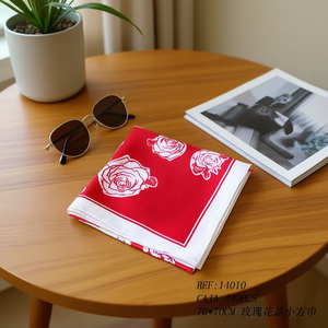 Petit mouchoir carré à motif de roses, 70x70cm, écharpe à la mode pour femmes - Product Image 3