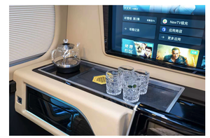 Aménagement intérieur de voiture : Amélioration de l'intérieur du fourgon utilitaire Toyota Hiace Commuter 2025 avec <span class=keywords><strong>table</strong></span> <span class=keywords><strong>pliante</strong></span> électrique - Product Image 5