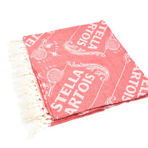 منشفة شاطئ فاخرة بغطاء للرأس من الميكروفيبر للبالغين بطراز ترومي عتيق مخصص للاستخدام المحمول - Product Image 1