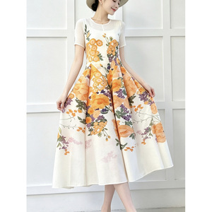 Abito da donna a maniche corte con motivo floreale a fiorellini, plissettato a otto pannelli, taglie forti - Elegante abito da donna stile vacanza al mare - Product Image 1