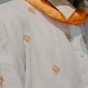 เสื้อเชิ้ตฮาวายแขนยาวไซส์ใหญ่สำหรับผู้หญิง ออกแบบโดยผู้ผลิต ปักลาย ทรงหลวม ตัดเย็บตามสั่ง ผ้าไมโครไฟเบอร์ ยืดหยุ่นได้ดี - Product Image 1