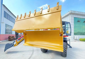 Mini-chargeuse-pelleteuse compacte, légère et polyvalente - Product Image 6