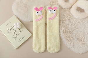 Nuevos Calcetines Divertidos de Terciopelo Grueso y Cálido para el Suelo, Calcetines de Media Pantorrilla de Felpa Coral con Diseño de Dibujos Animados, Feos pero Lindos - Product Image 3