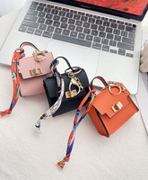 Tas Mini Fashion Terlaris Bahan Kulit PU Multi Warna Gantungan Kunci Tas Liontin untuk Wanita Penyimpanan Kunci Mobil Headphone Lipstik Sebagai Hadiah