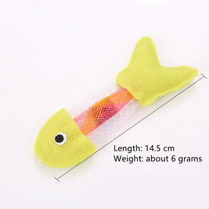Juguete de gato de hierba gatera en forma de pez de dibujos animados, Bola de felpa giratoria autoentretenida para aliviar el aburrimiento diario para mascotas - Product Image 2
