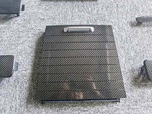 Set di Copertura Cruscotto in Fibra di Carbonio di Alta Qualità per <span class=keywords><strong>Mercedes</strong></span> Benz Classe G W463 G500 2002-2016 Installazione di Lusso con Nastro Cornice in Legno - Product Image 6