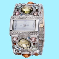 Montre à Quartz en acier inoxydable personnalisée pour femmes cadran en verre minéral boîtier carré 10m résistance à l'eau boîtier en alliage de Zinc boîte à bijoux