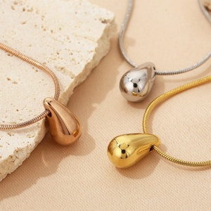 Parure de bijoux anti-ternissement en acier inoxydable plaqué or 18 carats pour femme, motif goutte d'eau, vente en gros personnalisée, luxe, pour mariée - Product Image 3