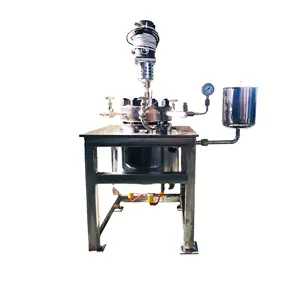 Small Laboratory Scale Plastic Pyrolysis Reactor to Fuel Diesel Oil Distillation