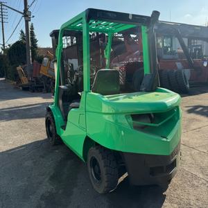 Montacargas Mitsubishi FD30 Usado de 3 Toneladas con Sistema Hidráulico Diésel, Mástil de 3 Etapas, Capacidad Todoterreno, Buen Estado para Construcción - Product Image 4