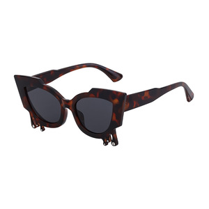 Gafas de sol estilo europeo con forma de ojo de gato para mujer, montura de PC con protección UV400, detalles de diamantes de imitación, gafas de sol de moda, protección de clase 2 - Product Image 3