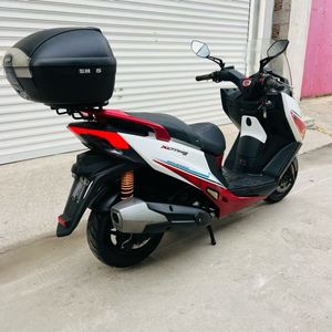 Motocyclette d'occasion Gwangyang 250 Land Cruise à <span class=keywords><strong>essence</strong></span> avec injection électronique et moteur refroidi par eau - Product Image 5