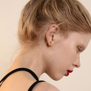 ต่างหูแม่เหล็กแบบหนีบ Clover  ไม่ต้องเจาะหู ประดับเพชรเทียม  แบบหนีบสำหรับเจาะหู - Product Image 3