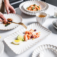 Assiette à dîner en céramique en forme de fleur, vaisselle en porcelaine blanche de luxe, bord doré, service de table pour restaurant